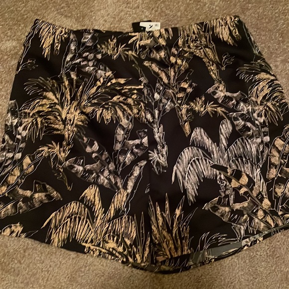 Royalty by maluma skort size 8 - Picture 3 of 3